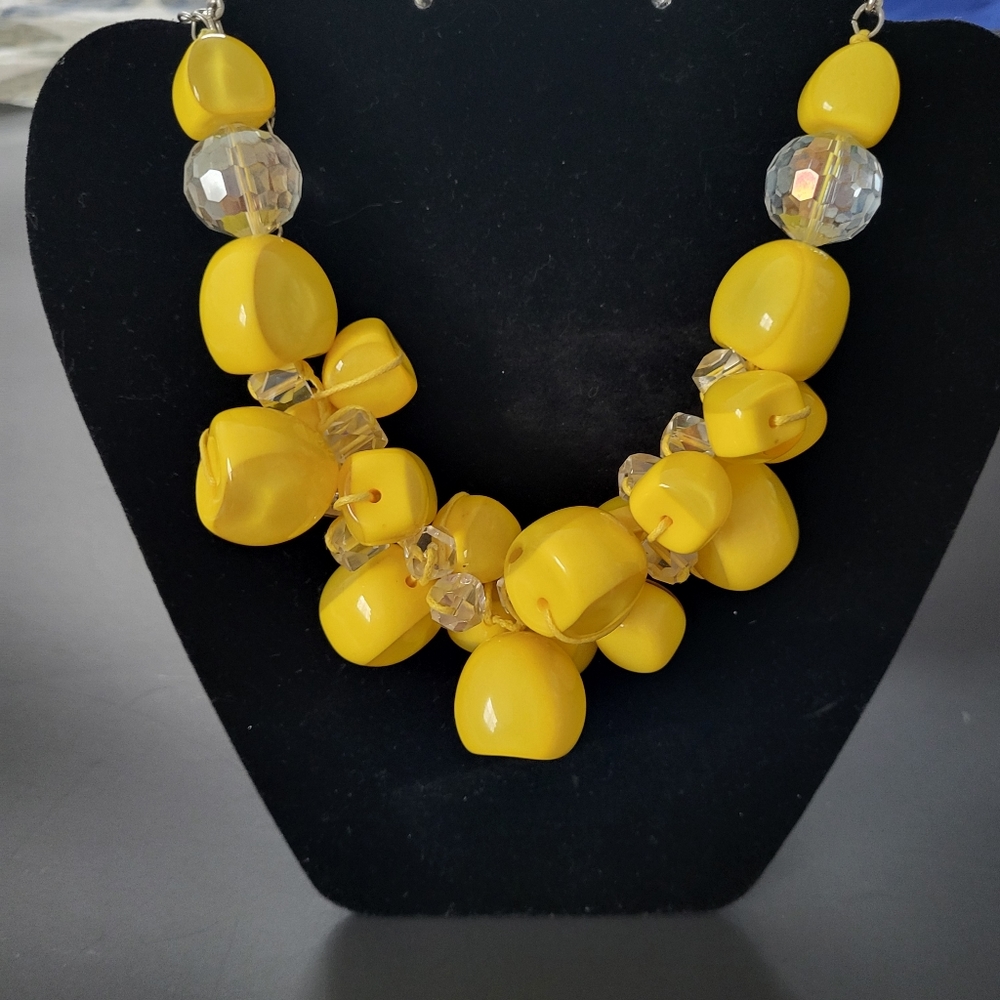 Necklace, yellow